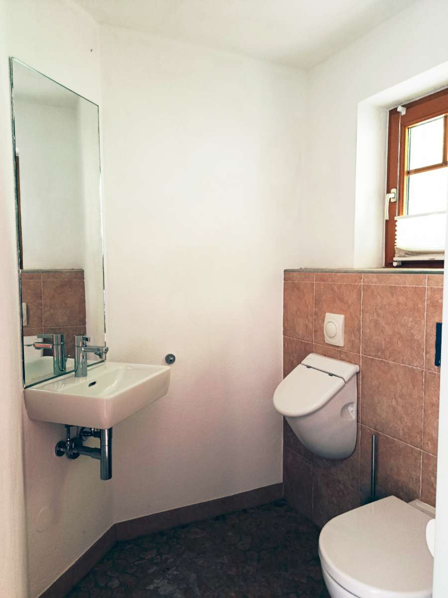 Kuenstlerhaus in mondsee badezimmer toilette