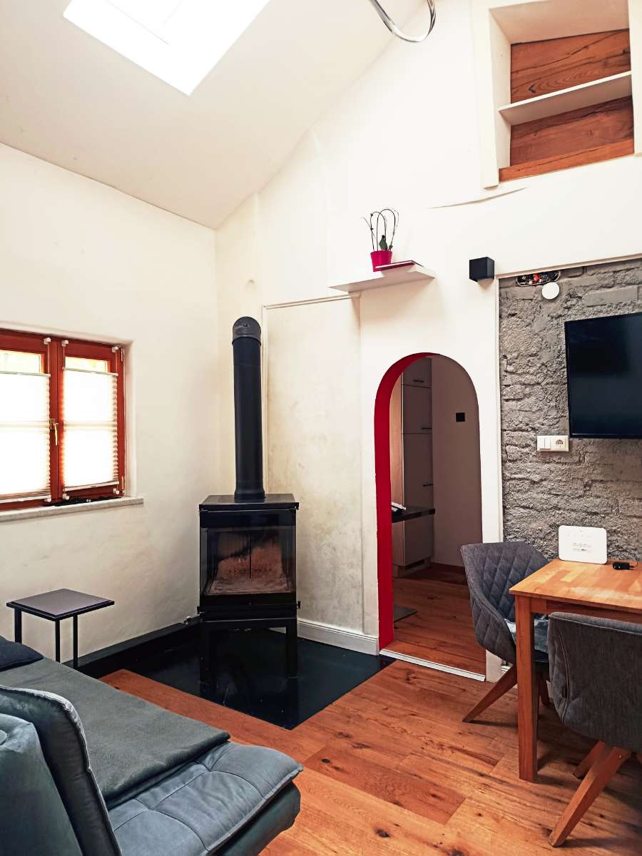 Kuenstlerhaus in mondsee wohnraum ofen